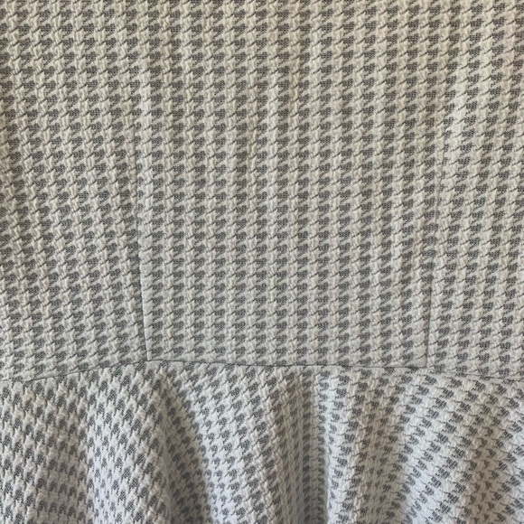 ELLE | Houndstooth Short Sleeve Peplum Top - Picture 5 of 7